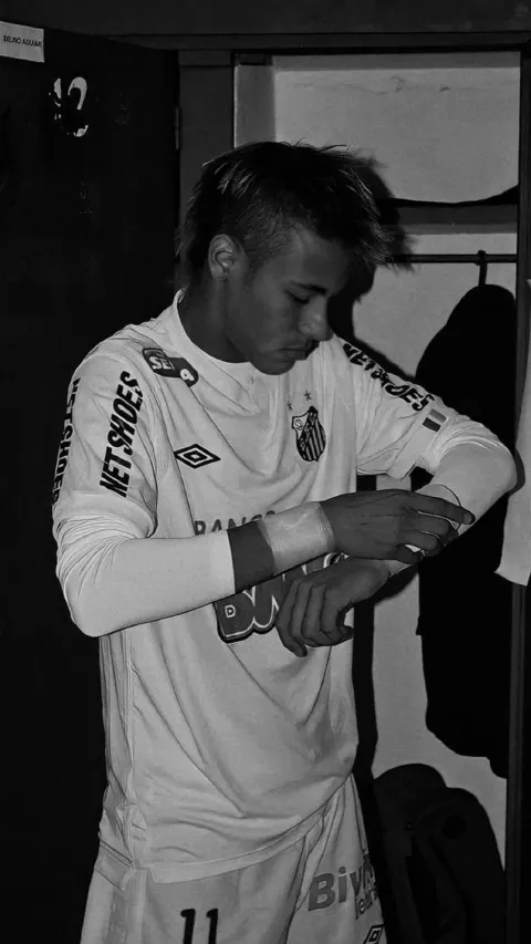 Neymar Jr vestindo a camisa do Santos