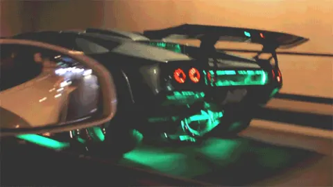 Lamborghini esportivo com luzes neon