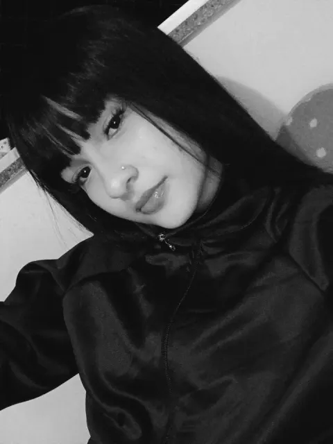 Selfie feminina em preto e branco
