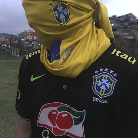Torcedor brasileiro com camisa da seleção