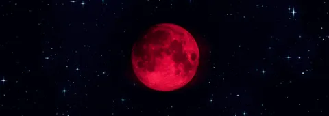 Banner de Lua Vermelha no Espaço