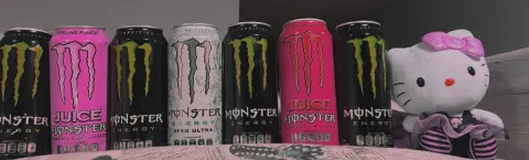 Coleção de latas Monster Energy com Hello Kitty