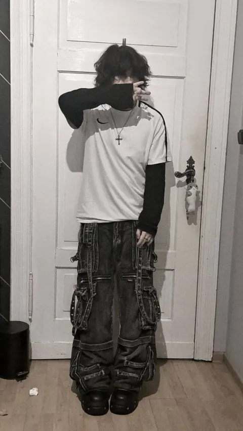 Jovem em estilo e-boy
