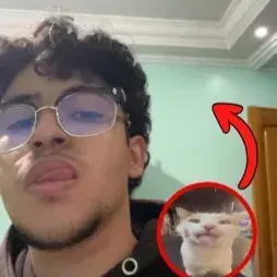Jovem com meme de gato